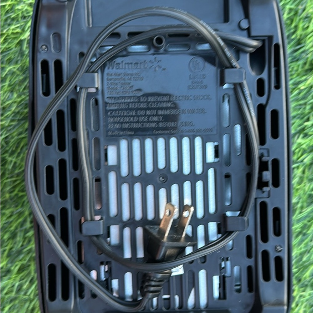 Black Toaster - Picture 4 of 5